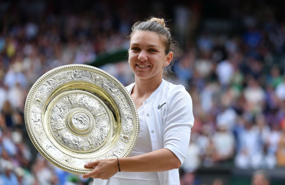 Simona Halep și trofeul de la Wimbledon