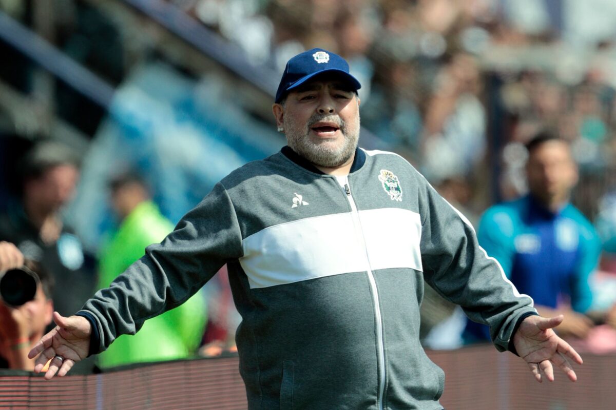 Diego Maradona a răbufnit în plină pandemie: ”Tratați jucătorii ca pe niște sclavi!”
