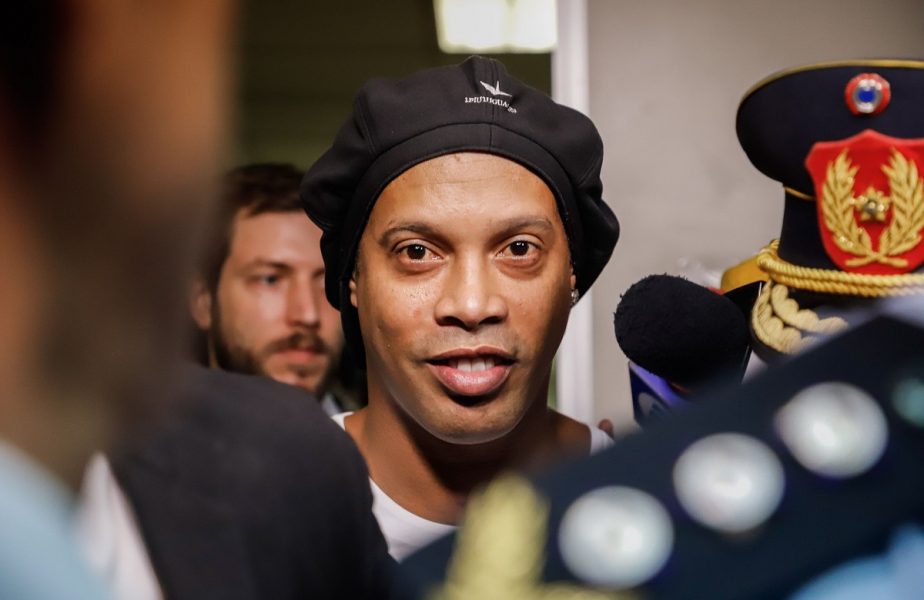 Ronaldinho, eliberat după o lună! A plătit o cauțiune de 1,6 milioane de dolari