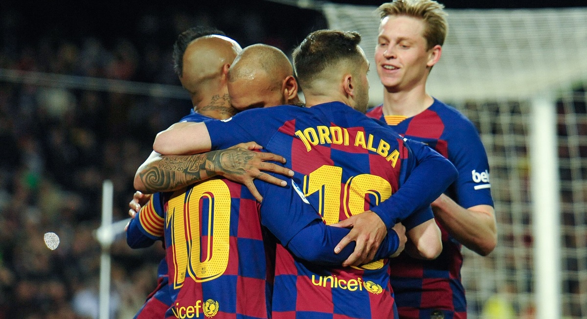 Jucătorii Barcelonei se bucură după un gol