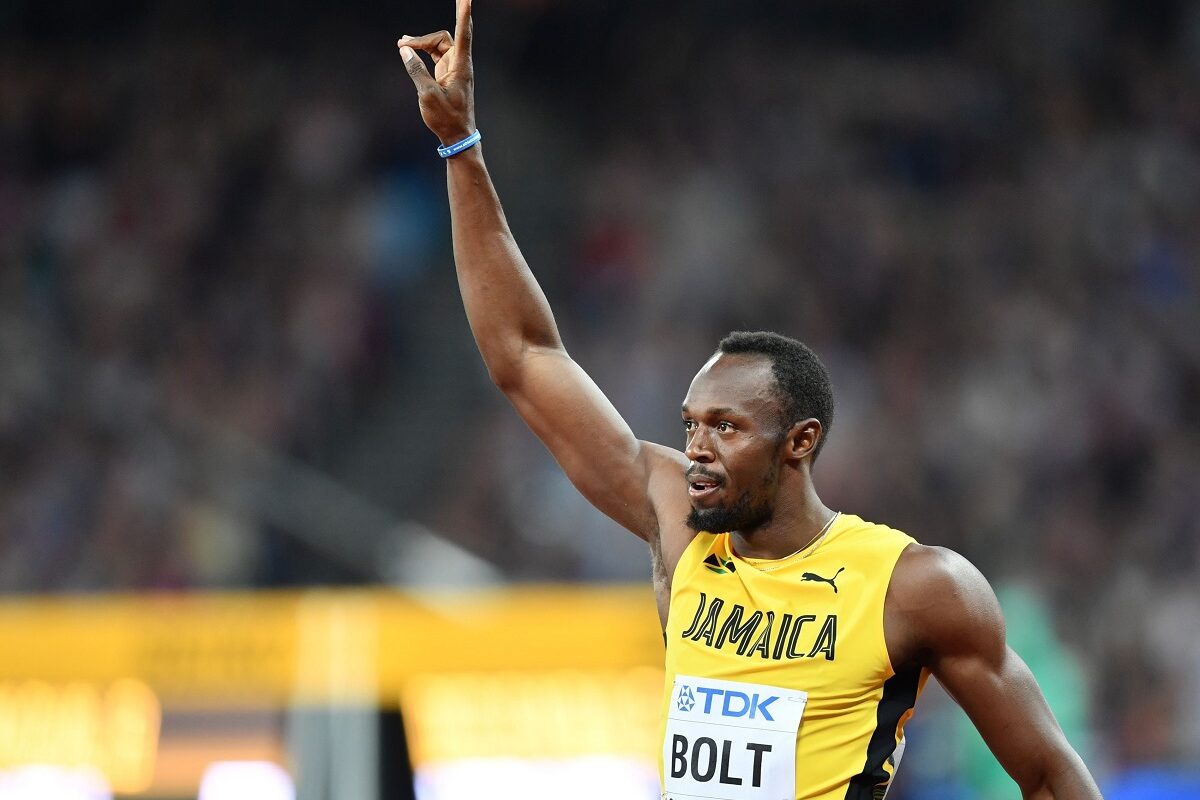 Usain Bolt îi salută pe spectatori
