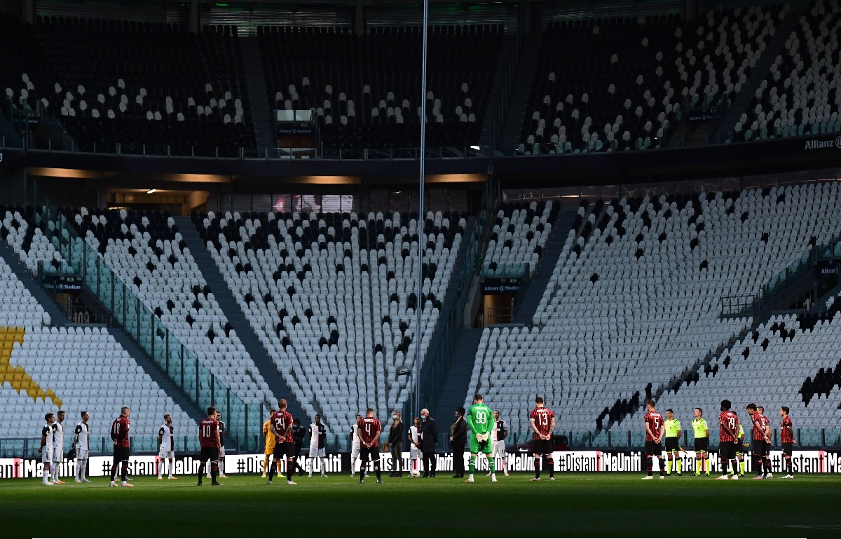 S-a stins lumina! Momente emoționante înainte de Juventus-Milan, primul meci de după pandemie în Italia