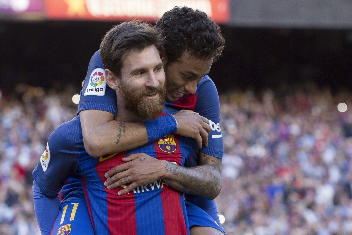 Lionel Messi şi Neymar sărbătoresc un gol marcat de Barcelona