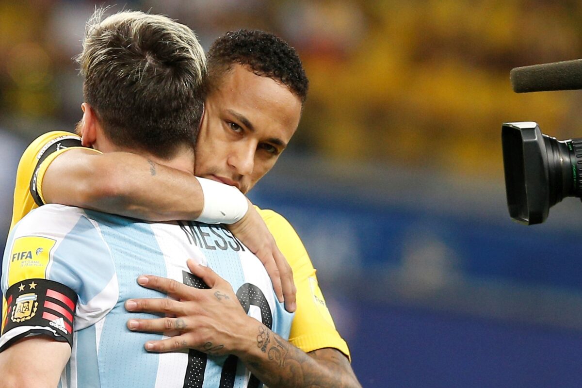 Neymar a pus mâna pe telefon şi l-a sunat pe Lionel Messi. PSG vrea un trident ofensiv uluitor, Messi – Neymar – Mbappe