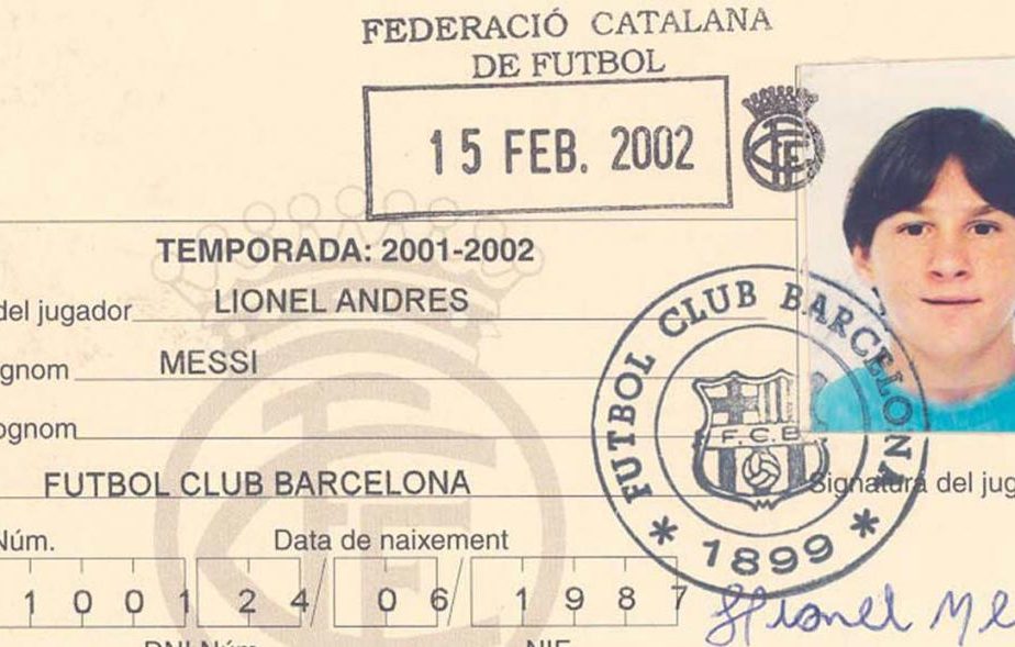 15 februarie 2002. Messi semnează cu FC Barcelona. ”Am crezut că este un prostălău”