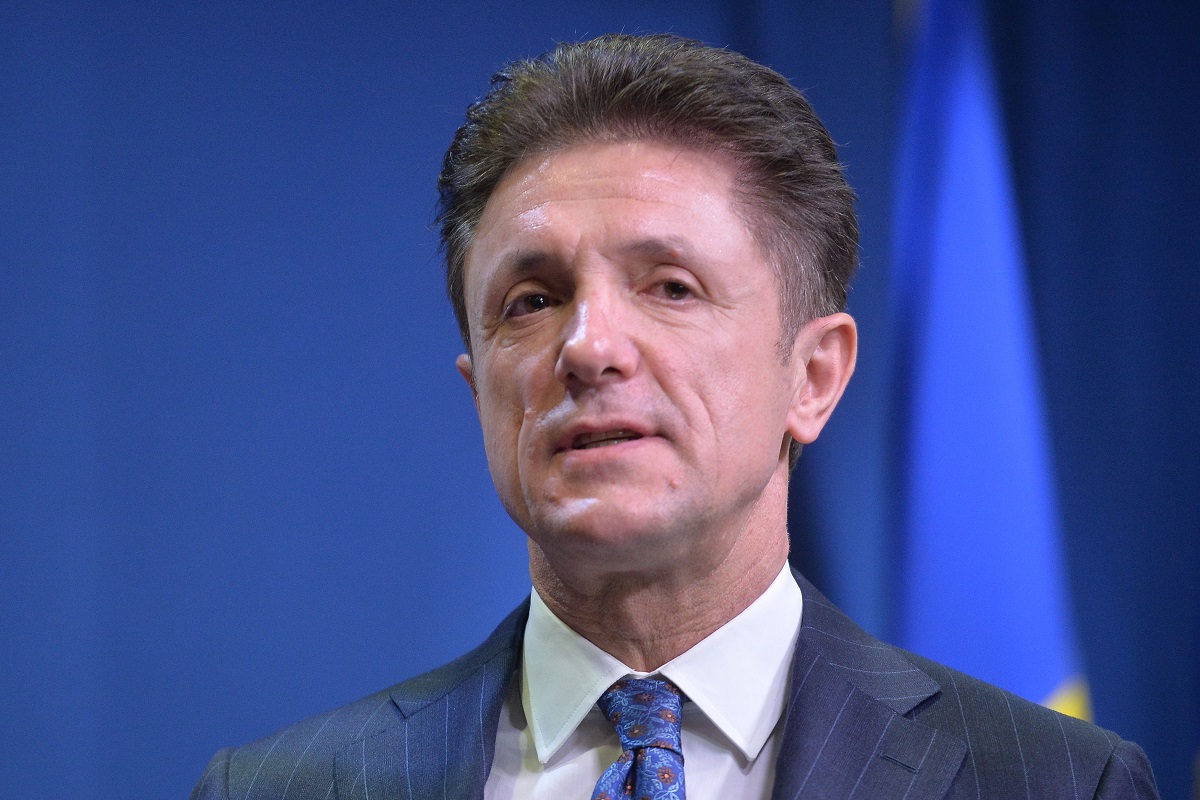 Gică Popescu, în timpul unei conferințe de presă