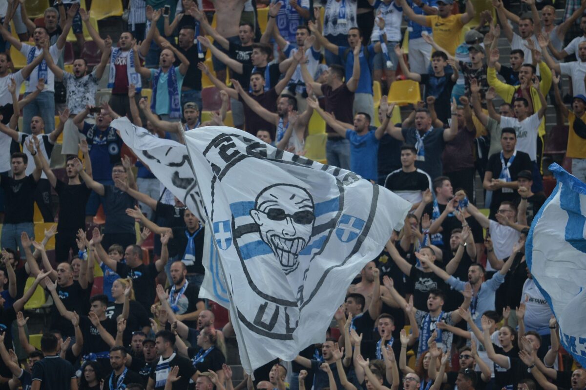 Fanii Universității Craiova, în timpul meciului cu Dinamo