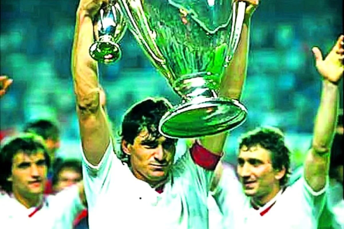 Ștefan Iovan cu trofeul Cupei Campionilor