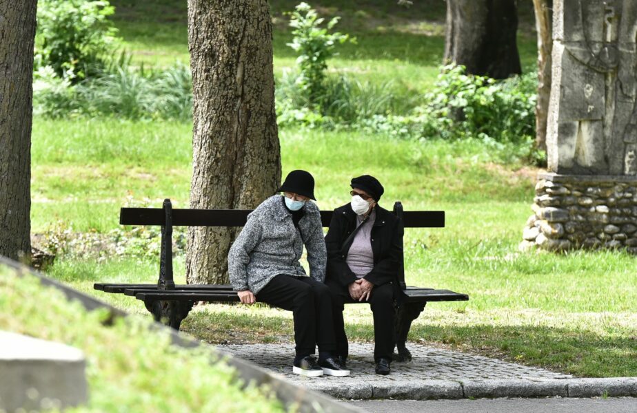 Parcurile din Craiova au fost închise, la doar câteva ore după ce au fost deschise. Decizia a stârnit revolta oamenilor