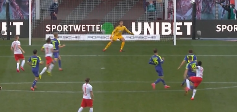 VIDEO | Imaginile zilei în Bundesliga! I-au zburat căștile de pe cap. Reacția genială a comentatorului