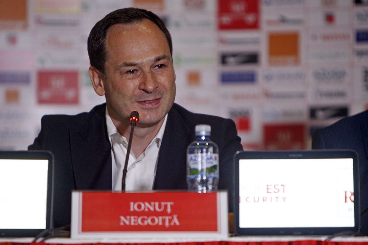 Ionuț Negoiță, în timpul unei conferințe de presă