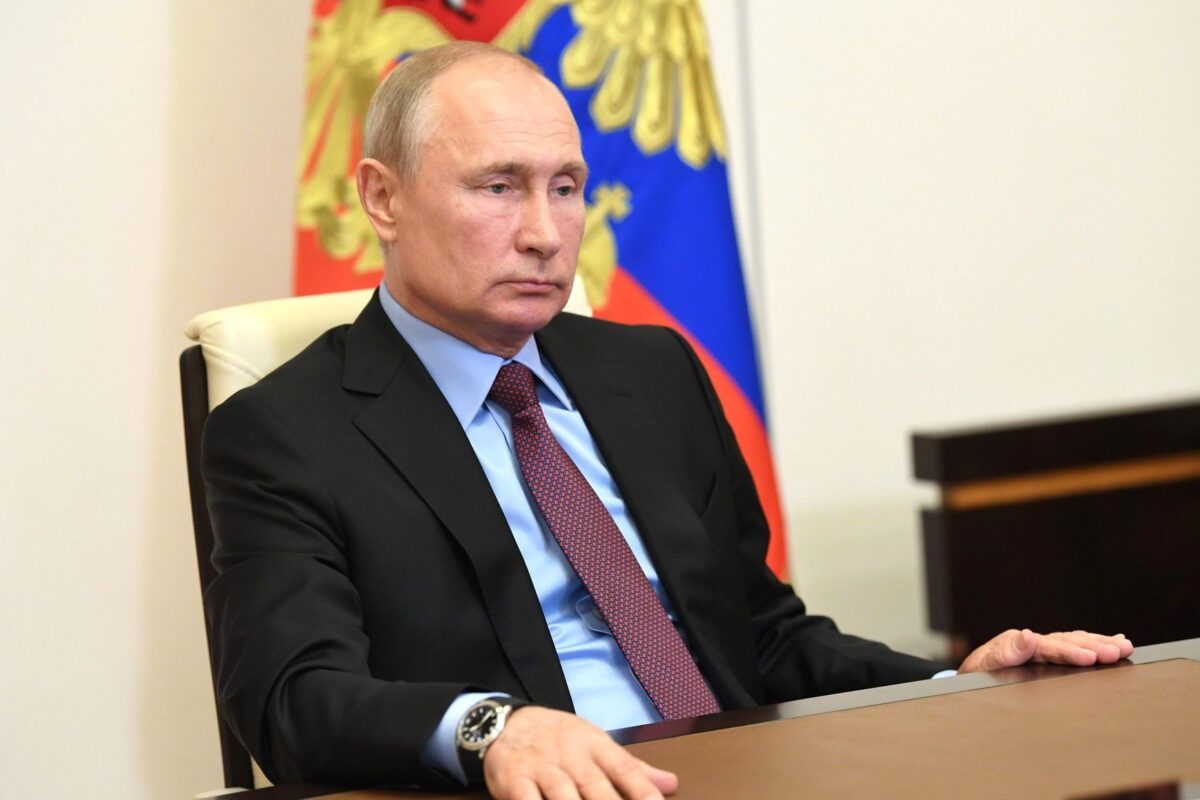 Cum se protejează Vladimir Putin de coronavirus. Ce sunt obligaţi să facă cei care se întâlnesc cu preşedintele Rusiei