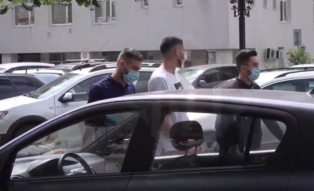Un fotbalist de la Bacău, reţinut pentru 24 de ore. Poliţiştii l-au "săltat" după un conflict cu fosta iubită. Care sunt acuzaţiile