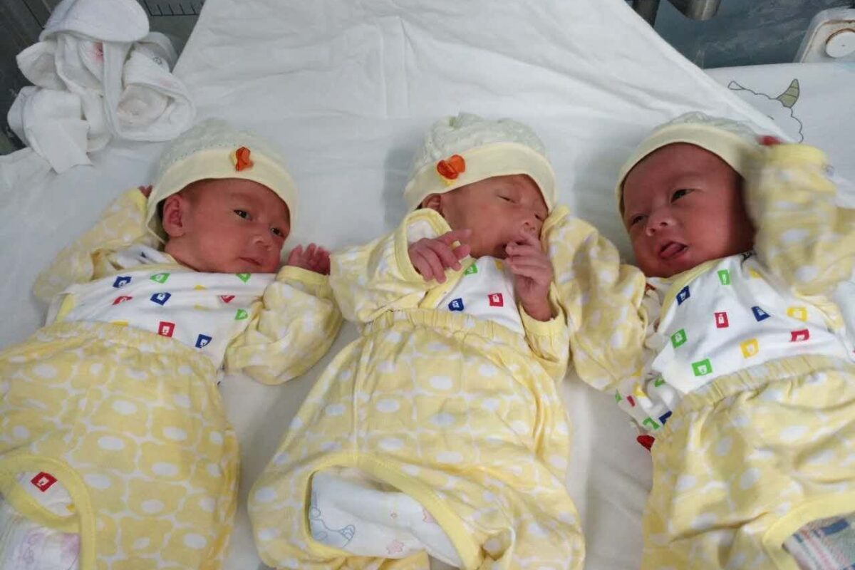 Caz unic în lume! Ce s-a întâmplat cu primii tripleți din istorie care s-au născut cu COVID-19