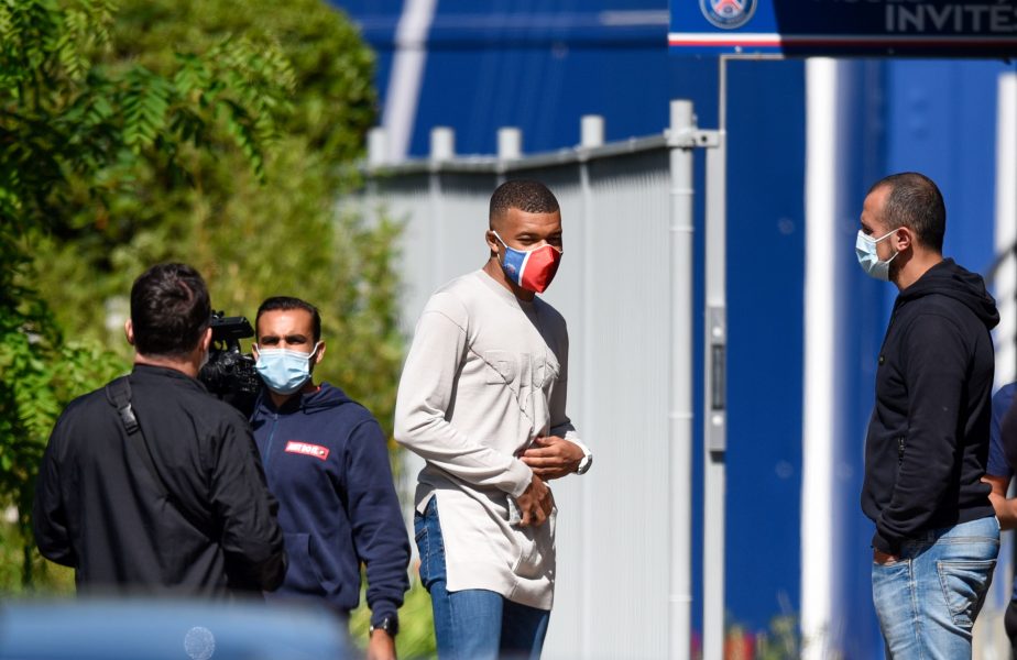 Trei jucători de la PSG au avut coronavirus! Panică pentru Neymar și Mbappe. Participarea în Liga Campionilor, în pericol?