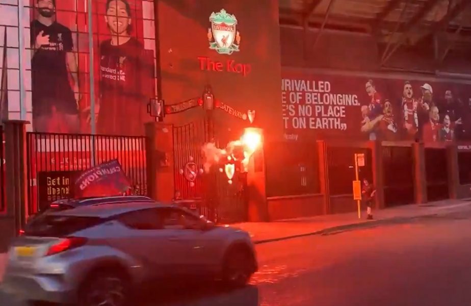 VIDEO | Bucuria câştigării titlului a învins pandemia. Fanii lui Liverpool au sărbătorit lângă Anfield!