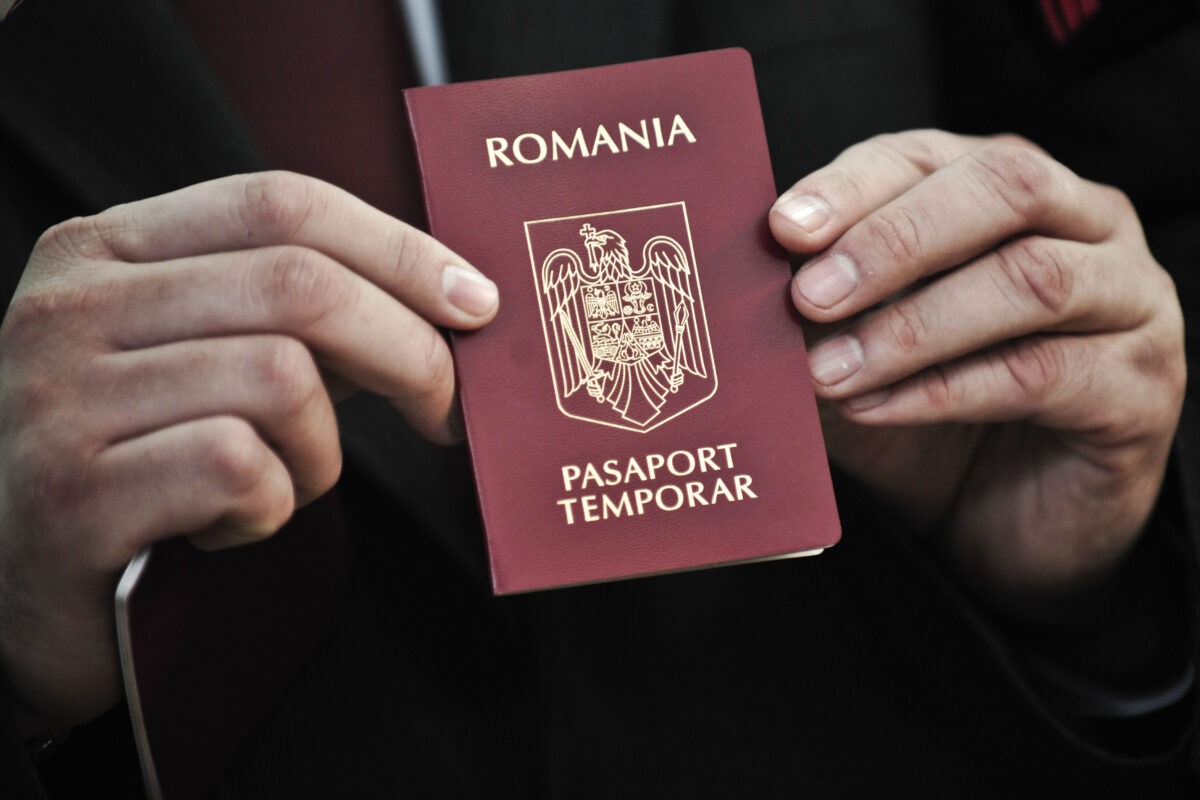 Avertismentul MAI pentru românii care vor să plece în străinătate şi au documentele de identitate expirate