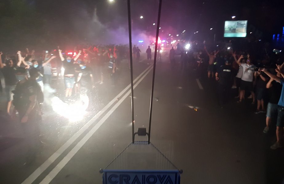 VIDEO | Craiova a luat foc! Oltenii, primiţi ca nişte eroi după victoria uriaşă cu CFR Cluj