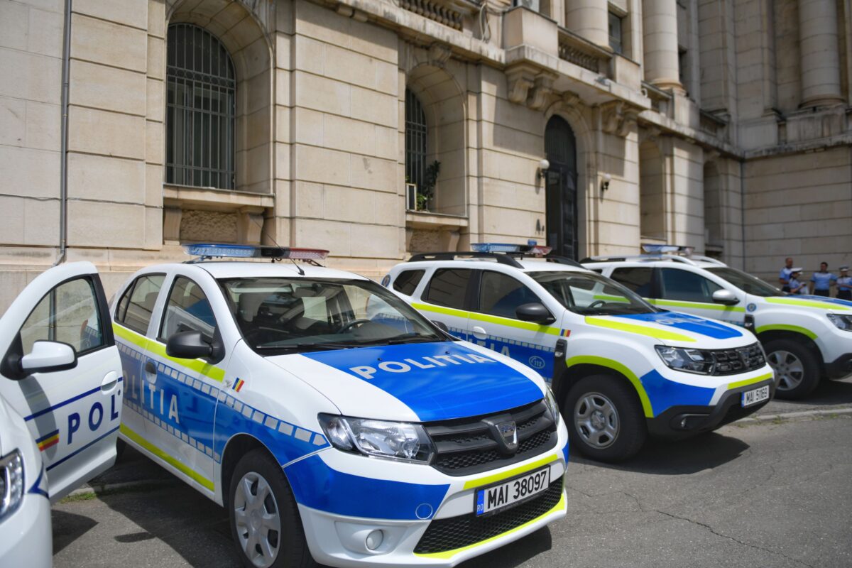 O adolescentă de 14 ani din Botoşani e căutată din nou de poliţie. Fata a plecat în oraş şi nu s-a mai întors acasă