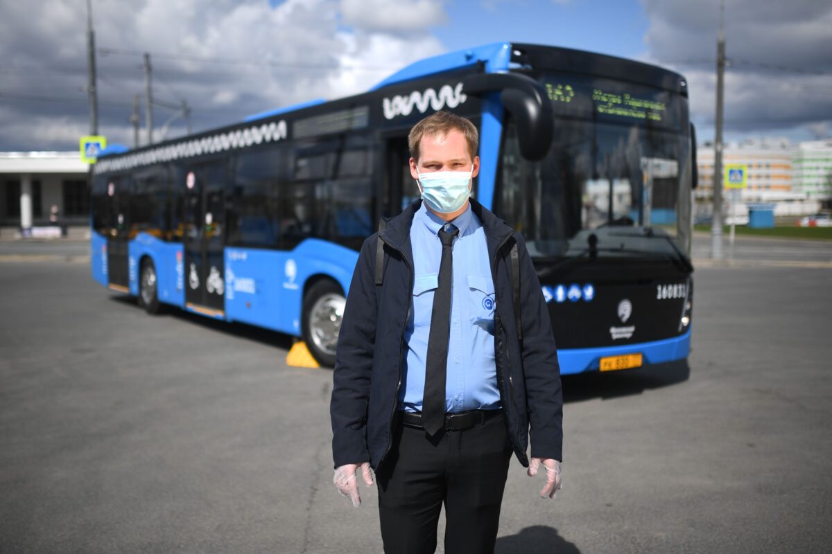 Șofer de autobuz, bătut după ce le-a cerut unor pasageri să poarte mască! Aceștia nu aveau nici bilet