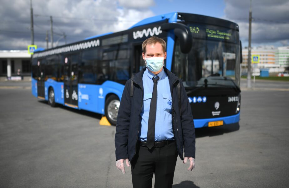 Șofer de autobuz, bătut după ce le-a cerut unor pasageri să poarte mască! Aceștia nu aveau nici bilet