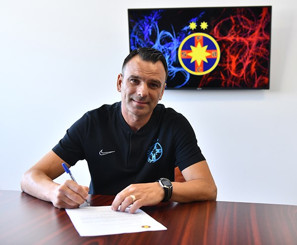 Toni Petrea a fost prezentat oficial la FCSB! Care este staff-ul noul antrenor principal al roş-albaştrilor