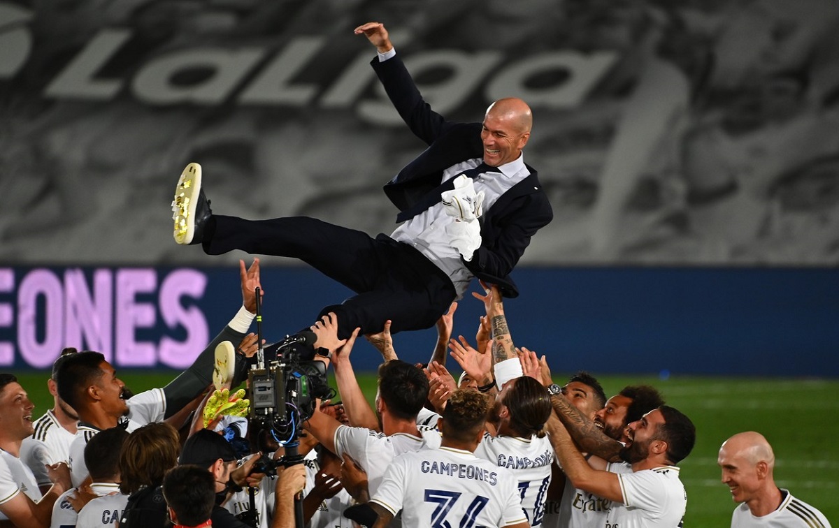 Zinedine Zidane exultă după ce a câştigat un nou trofeu cu Real Madrid. "Trăiesc unul dintre cele mai frumoase momente din carieră!"