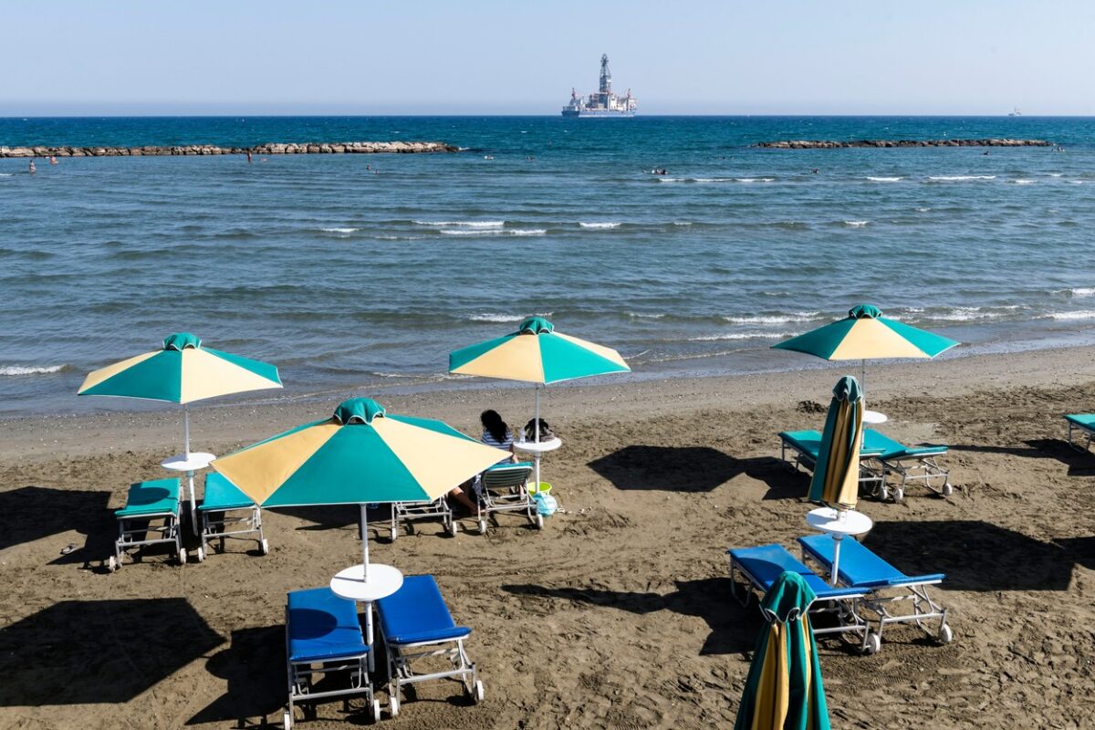 Noi restricţii pentru turiştii români care merg în Cipru. Sunt obligaţi să se auto-izoleze timp de 14 zile şi să prezinte un test negativ de Covid-19