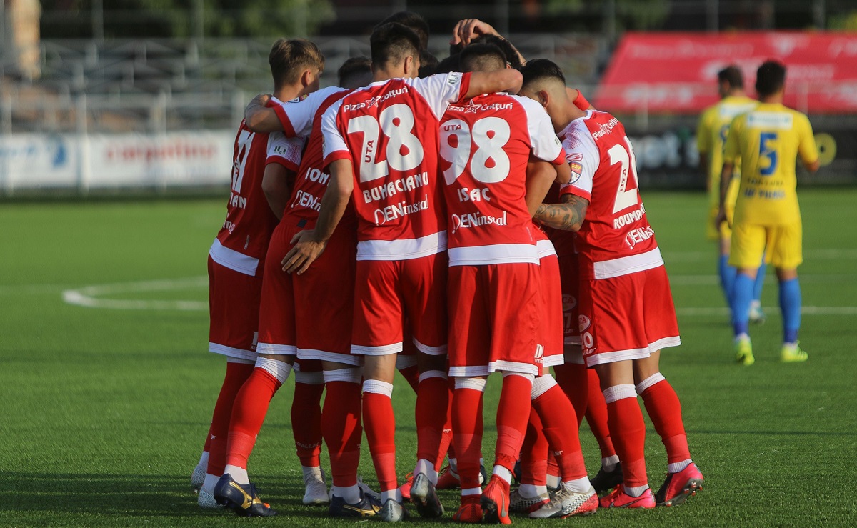 UTA Arad – Rapid 1-2. Nebunie totală în Liga 2. Rapid câştigă şi speră la promovare. Totul se va decide în ultima etapă