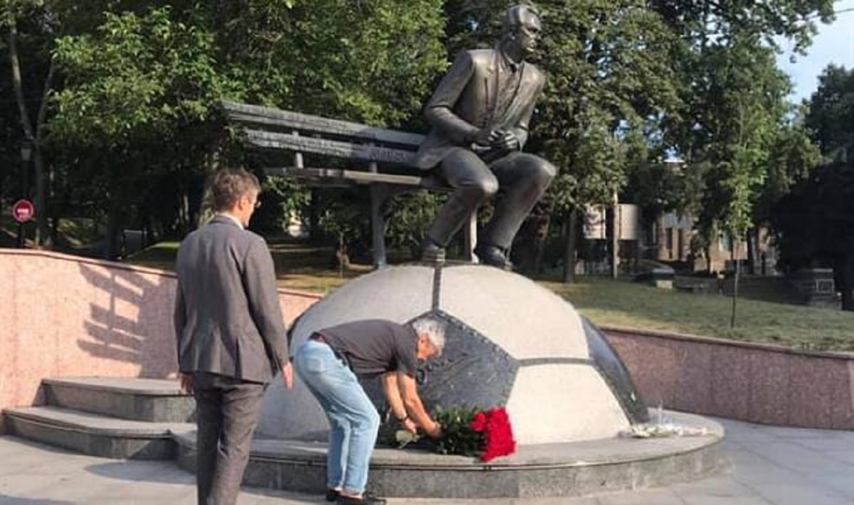 UPDATE | Primul lucru făcut de Mircea Lucescu la sosirea în Ucraina. Cum a încercat să facă pace cu fanii lui Dinamo Kiev. Reacţia ultraşilor
