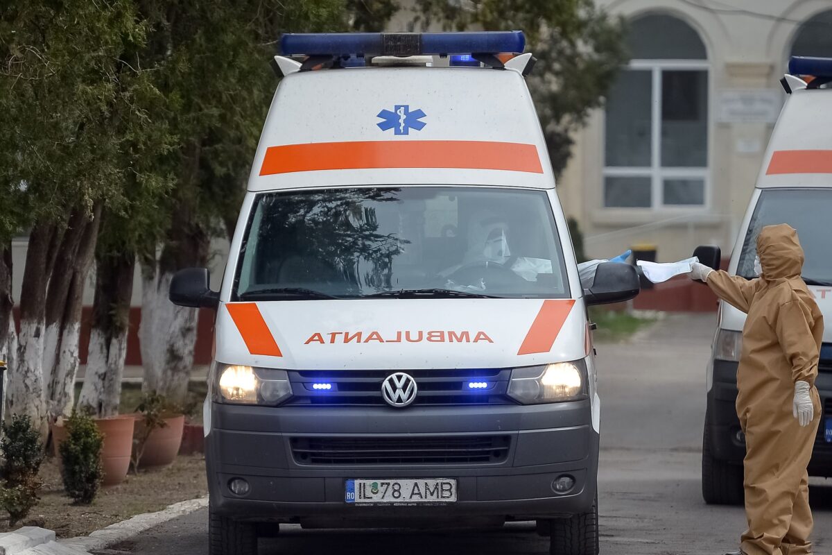 Iulian Răduţă a cedat nervos şi a ajuns la spital după ce şi-a tăiat venele într-un geam