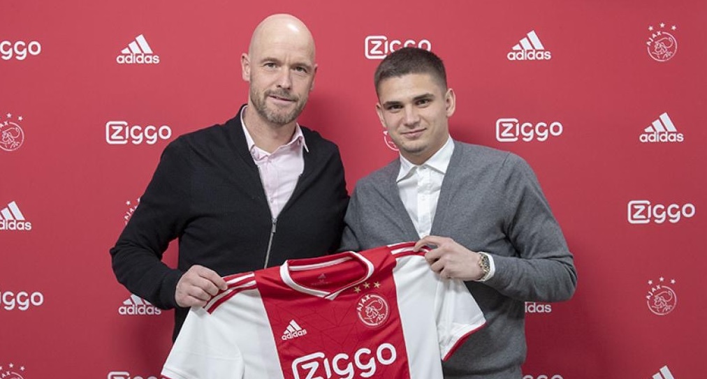 Răzvan Marin, aproape de Serie A. Ajax și-a dat acordul. Varianta exclusă de mijlocașul român