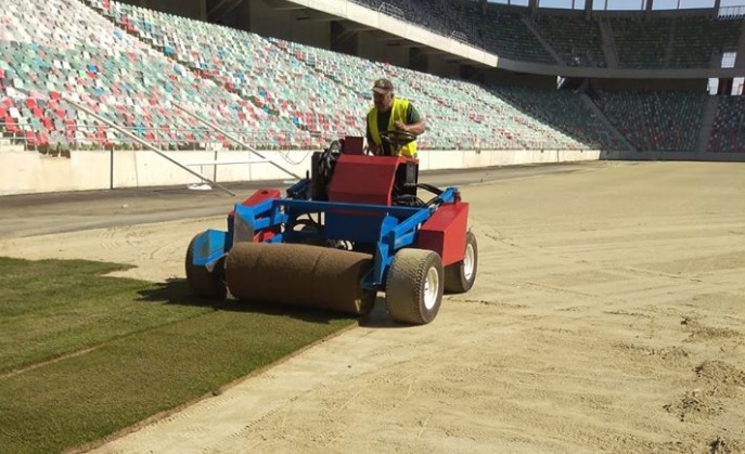 Mai avem nevoie şi de iarbă! Stadionul Steaua prinde viaţă. A început montarea gazonului