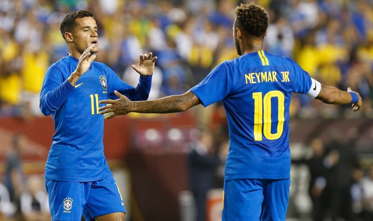 Neymar şi Coutinho în timpul unui meci pentru naţionala Braziliei