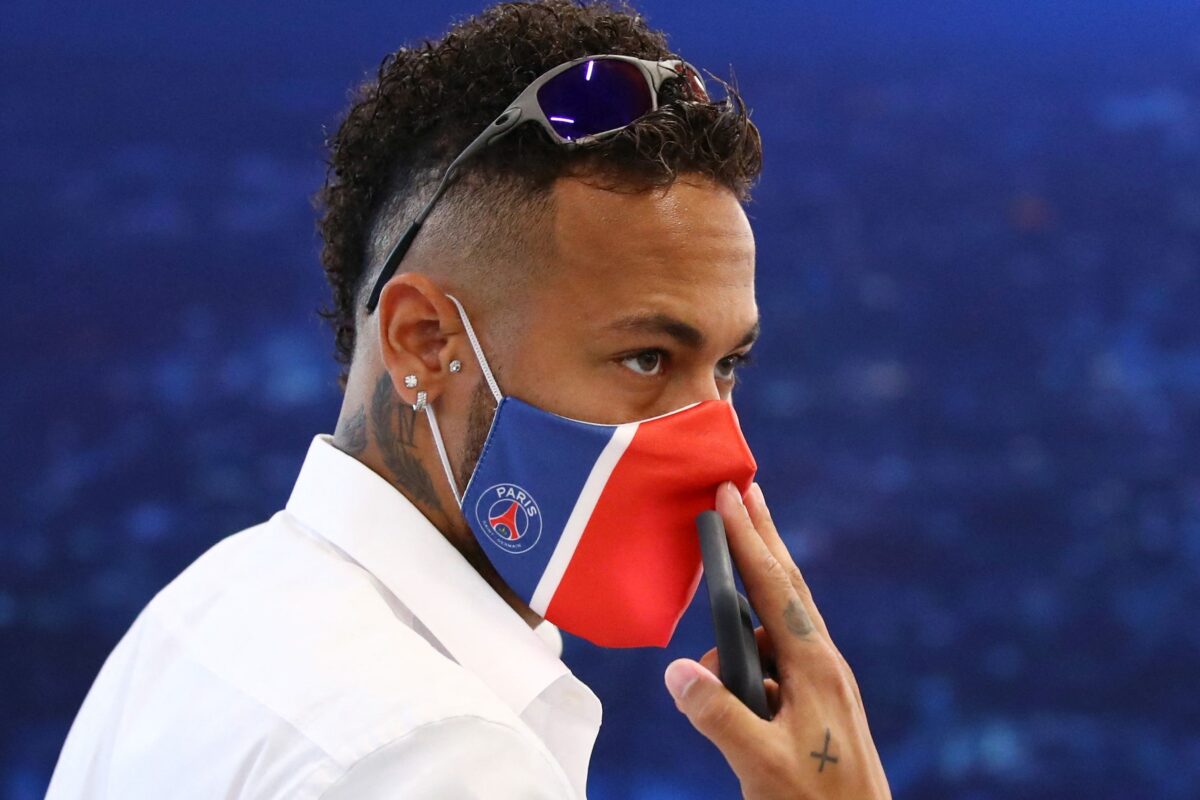 Neymar, mereu în stil brazilian! A adus muzica la finala Champions League şi a dansat după ce s-a dat jos din autocar
