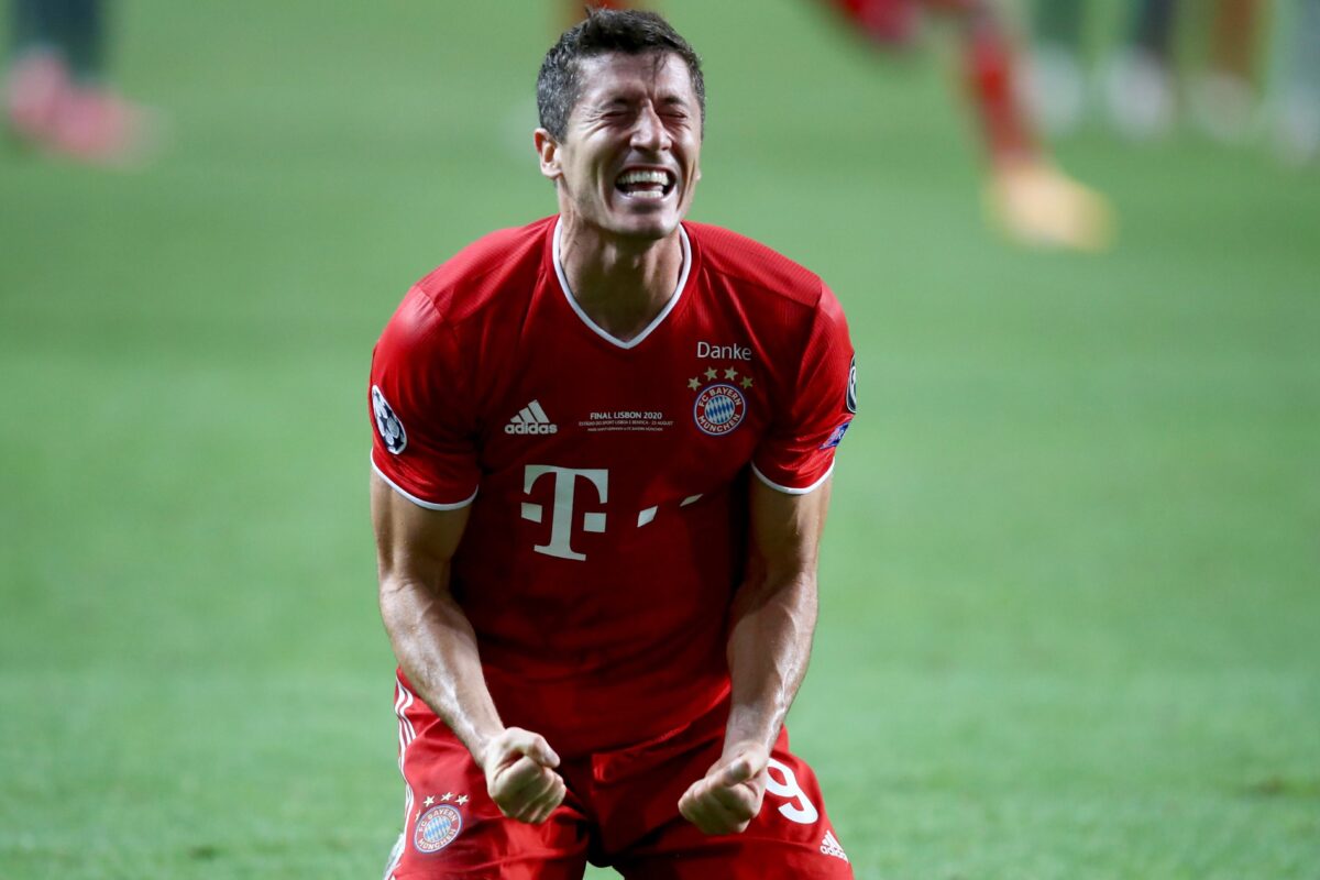 Robert Lewandowski a intrat în istorie! Atacantul lui Bayern a egalat recordul legendarului Gerd Muller. Polonezul, favorit pentru „Gheata de Aur