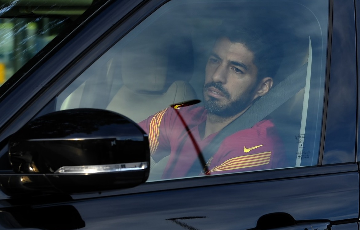 "Canibalul" Luis Suarez va muşca în tricoul lui Juventus. A aterizat deja la Perugia, pentru a-şi face paşaport italian