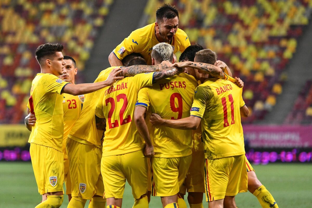 Jucătorii României se bucură după gol