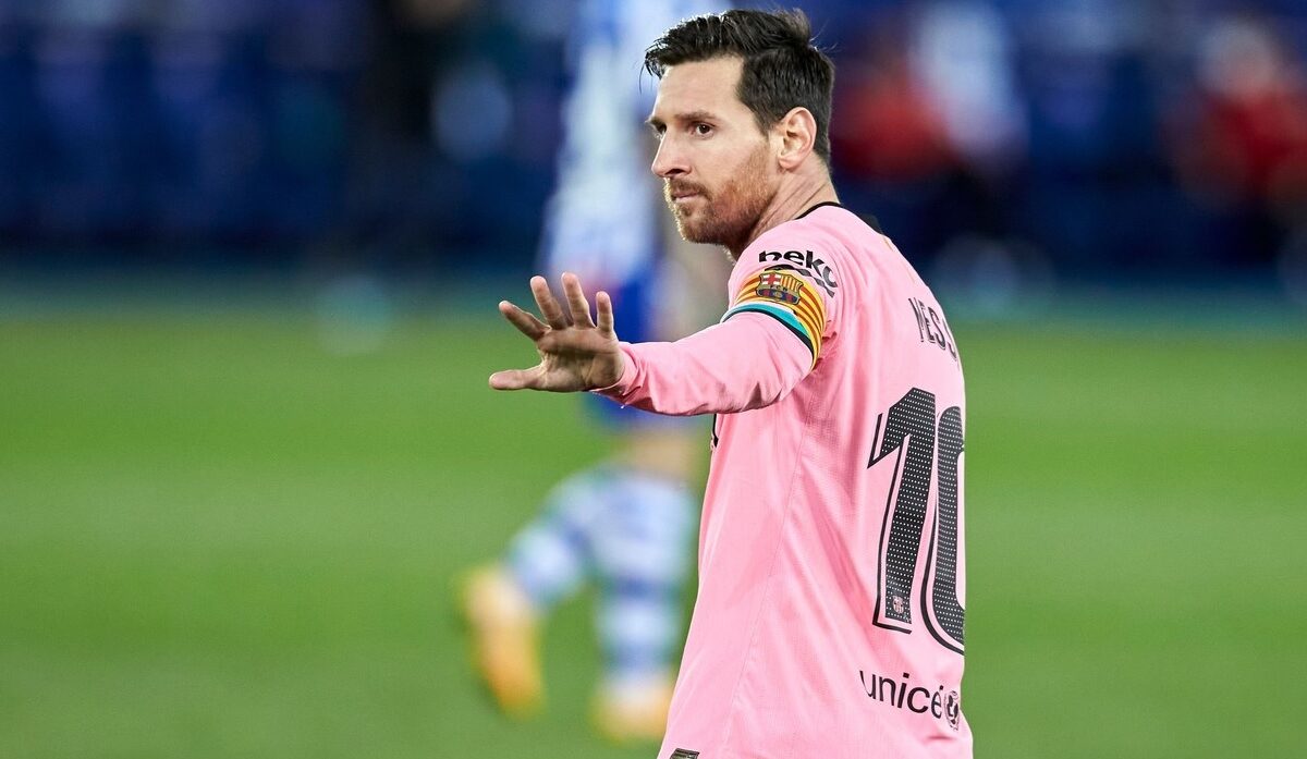 Lionel Messi, căpitanul Barcelonei, în timpul unui meci cu Deportivo Alaves din La Liga
