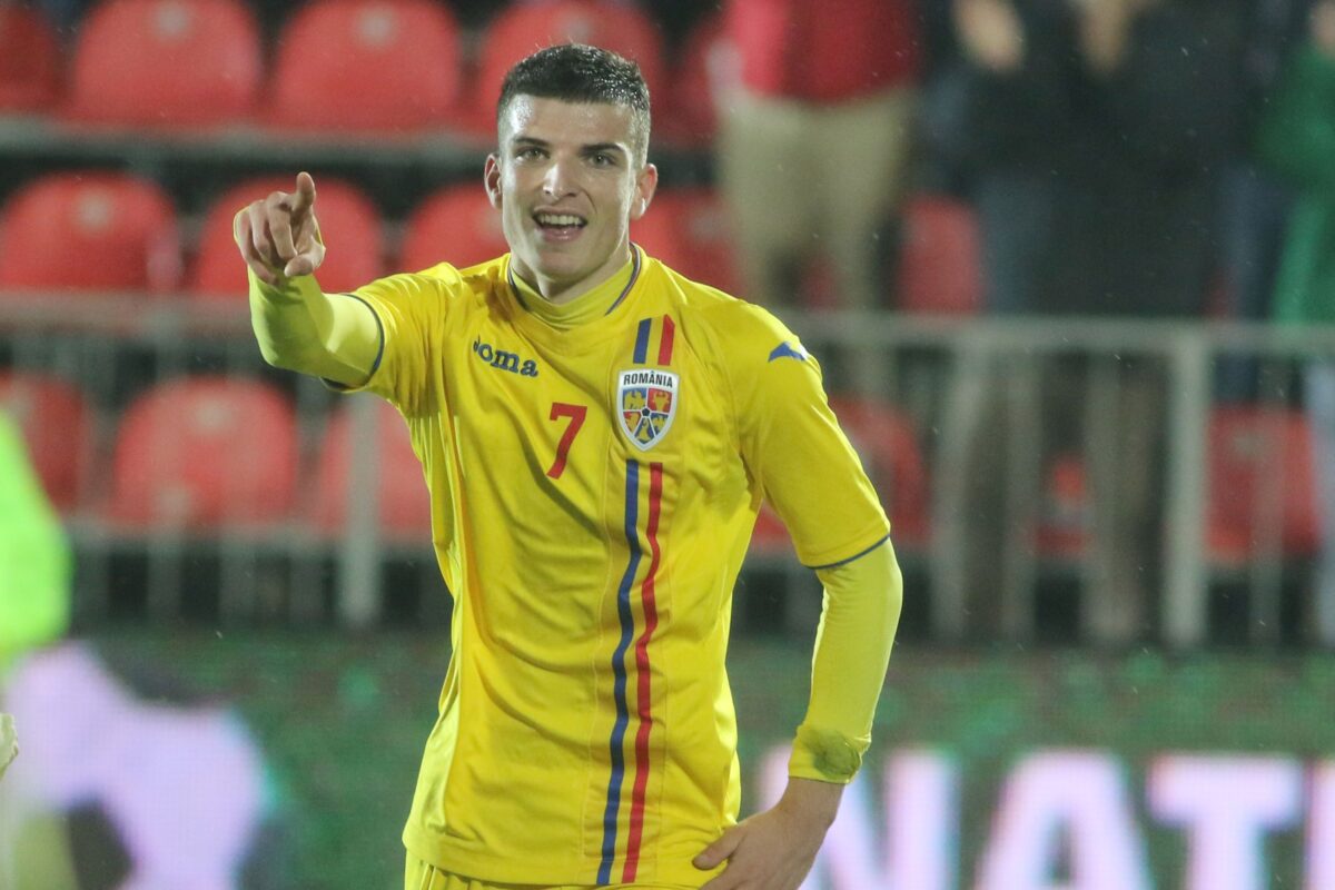 Valentin Mihăilă în timpul unui meci pentru România U21
