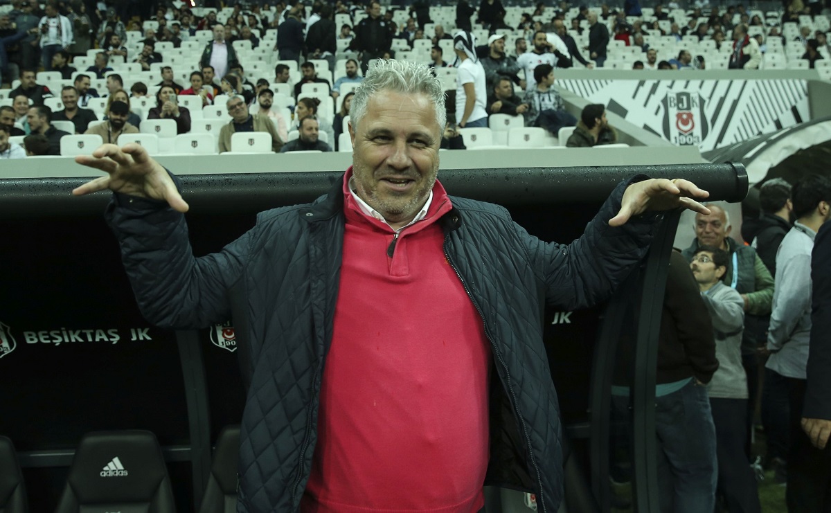 VIDEO | Marius Șumudică și-a pus și fanii lui Beșiktaș în cap. Gesturile făcute de antrenorul român și ce explicații a avut