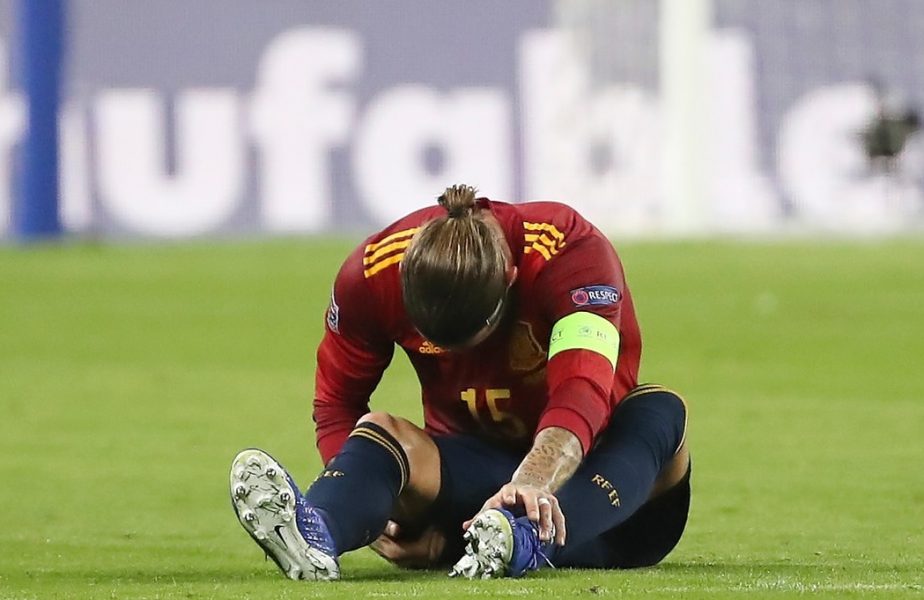 S-a ”rupt” căpitanul! Sergio Ramos s-a accidentat cu Spania și ratează meciul cu Inter. Real Madrid, mari probleme în apărare