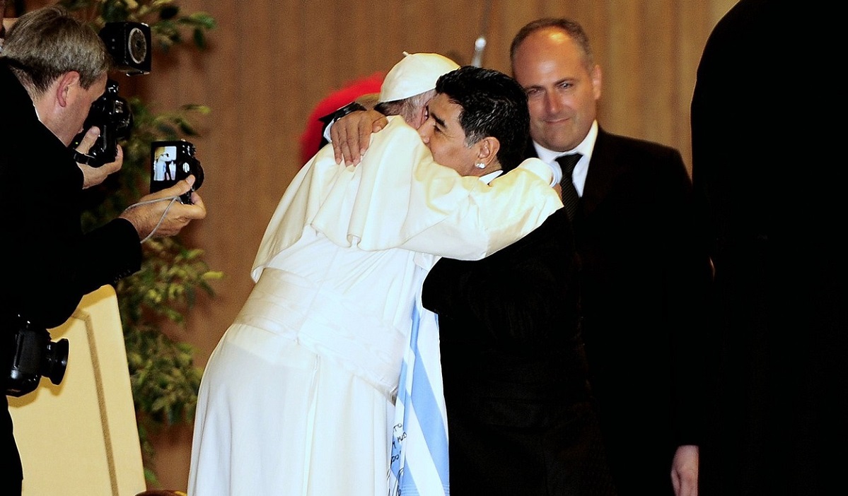 Diego Maradona şi Papa Francisc s-au cunoscut în 2014 la Vatican