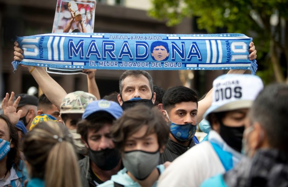 Argentinienii au ieșit în stradă pentru a-și lua rămas bun de la Diego Maradona