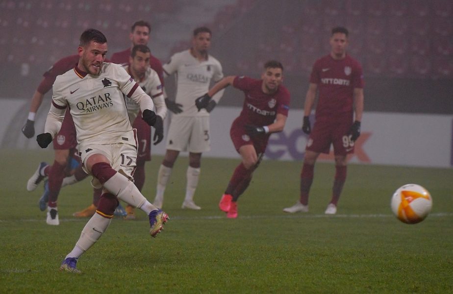 CFR Cluj – AS Roma 0-2. Autogolul lui Debeljuh şi un penalty uşor acordat au făcut diferenţa. Cum se mai poate califica CFR