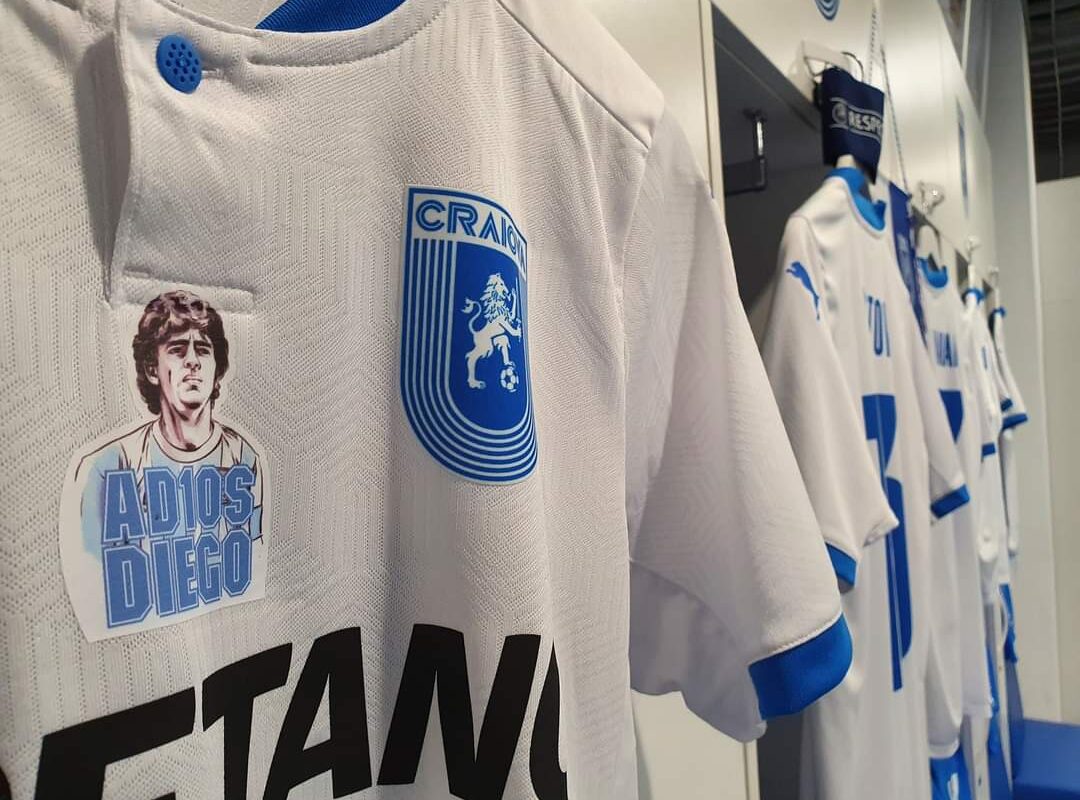 ”Adios, Diego!” Maradona, comemorat în România. Jucătorii Craiovei vor purta tricouri speciale la meciul din Cupa României