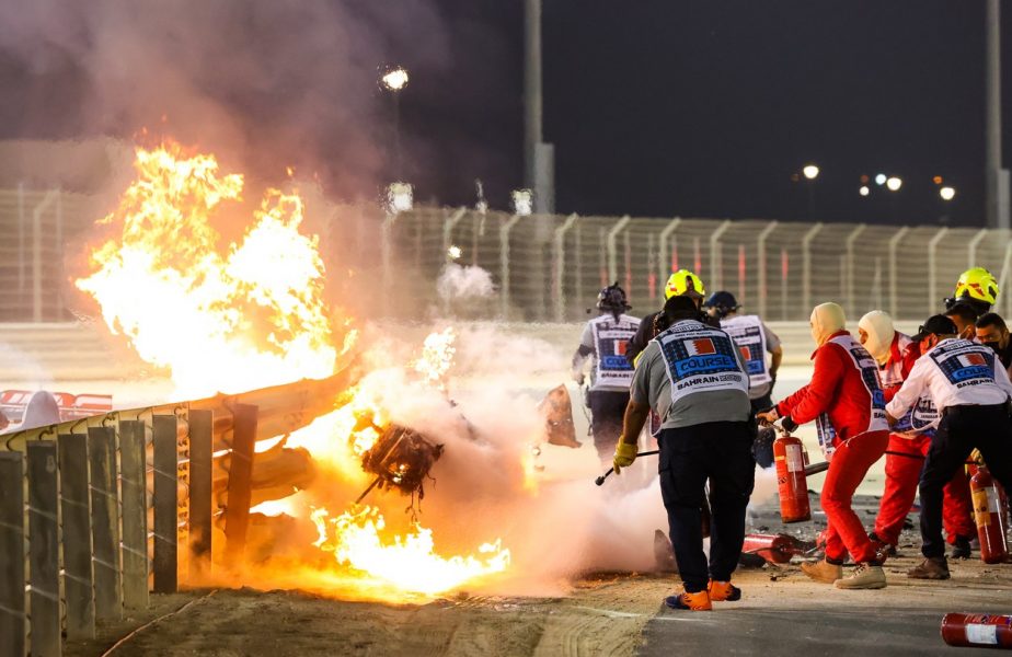 Accident groaznic în Formula 1! Mașina lui Romain Grosjean a luat foc! Pilotul a scăpat ca prin minune! Reacția lui Hamilton