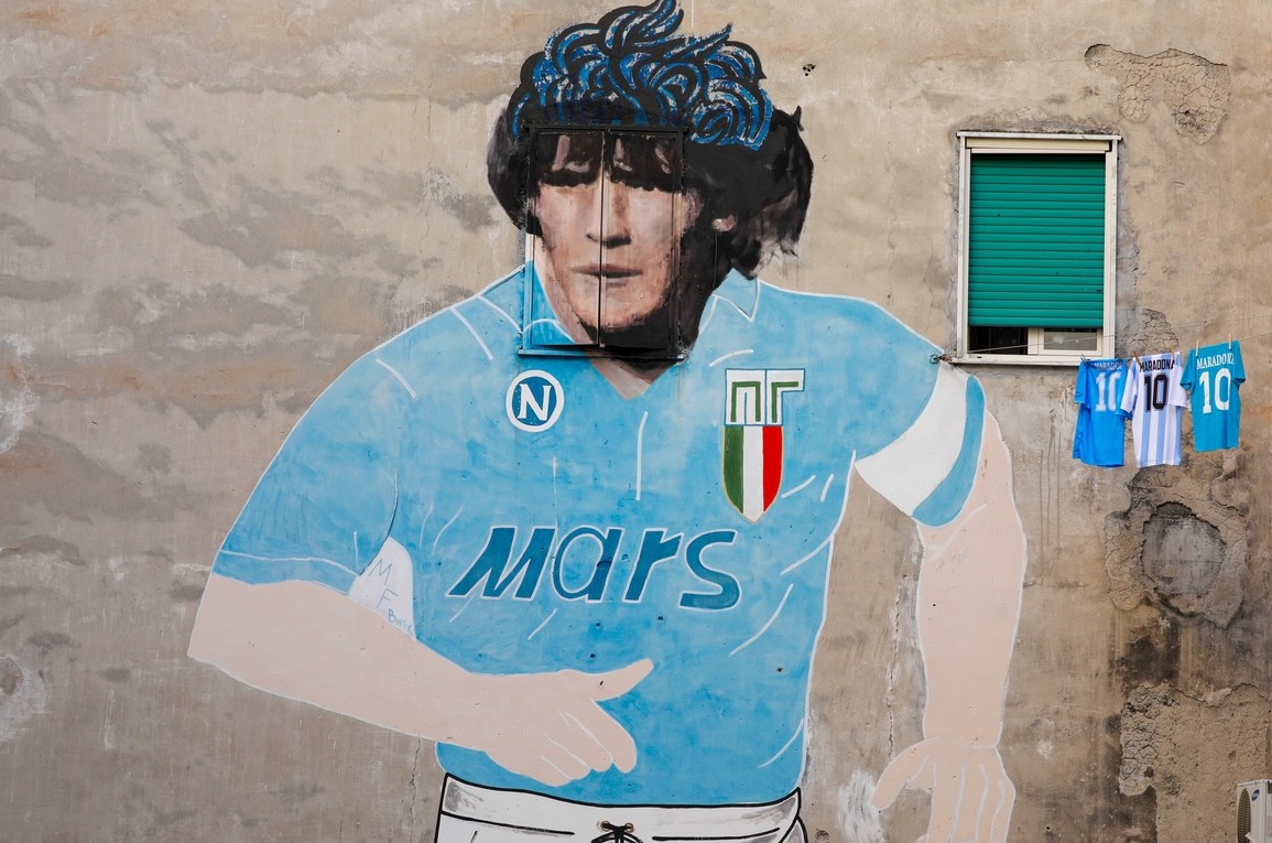 Diego Maradona, omagiat de fanii din Napoli cu un desen