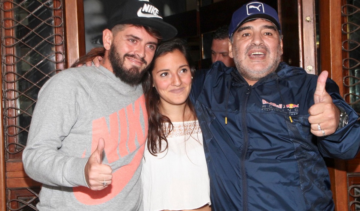Diego Maradona, alături de fiul cel mare, Diego Jr, şi de fiica, Jana