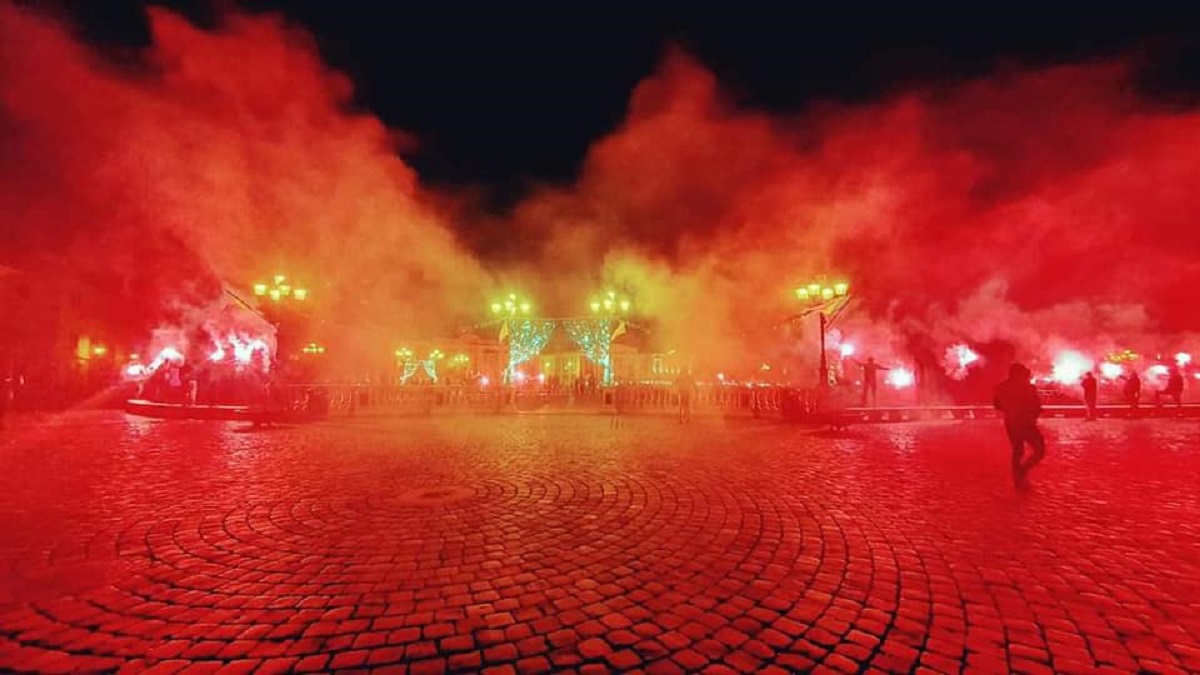 Jandarmii le-au stricat fanilor sărbătoarea. Torțe și amenzi în ziua în care clubul Poli Timișoara a împlinit 99 de ani